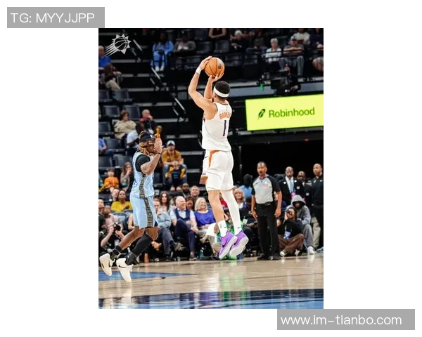 布克遭遇严密防守表现平平13投5中三分球命中率低迷仅得18分6失误